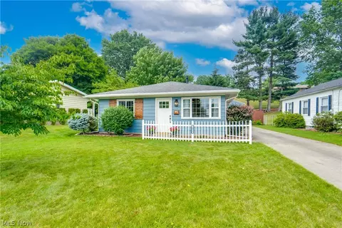 1021 Bel Air Dr NW, North Canton, OH 44720