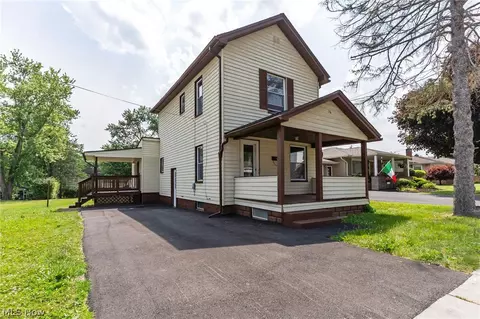 761 W Wood St, Lowellville, OH 44436