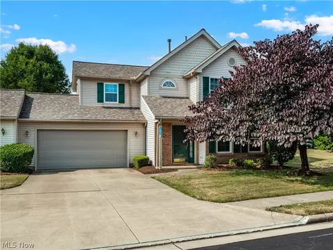 16093 Primrose Cir, Middleburg Heights, OH 44130