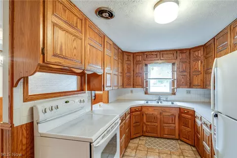 Kitchen - 708 Grove St NE, Canton, OH 44721 photo 3 of 3