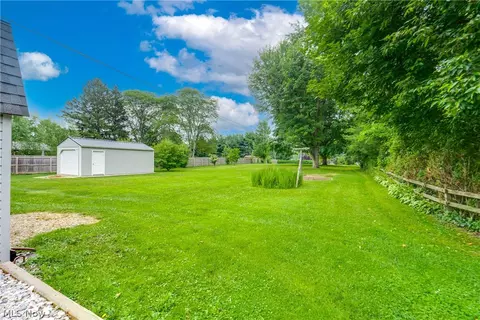 Exterior - 708 Grove St NE, Canton, OH 44721 photo 5 of 8