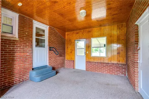 Exterior - 708 Grove St NE, Canton, OH 44721 photo 4 of 8