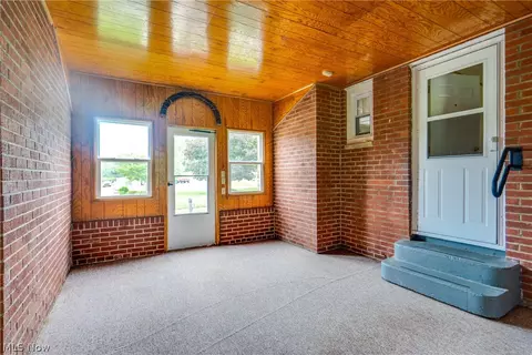 Exterior - 708 Grove St NE, Canton, OH 44721 photo 3 of 8