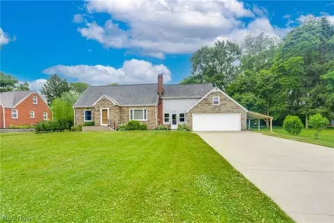 Exterior - 708 Grove St NE, Canton, OH 44721 photo 2 of 8