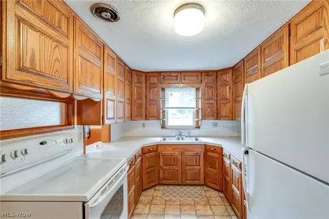 Kitchen - 708 Grove St NE, Canton, OH 44721 photo 2 of 3