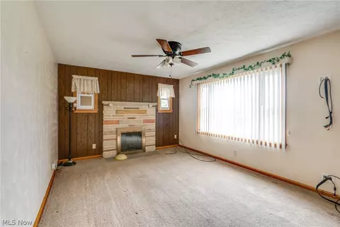 Living - 708 Grove St NE, Canton, OH 44721 photo 2 of 5