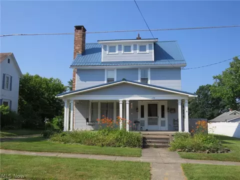 156 4th St SE, Carrollton, OH 44615