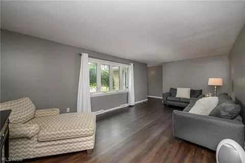 Living - 515 Overdale Ave NW, Canton, OH 44708 photo 2 of 4