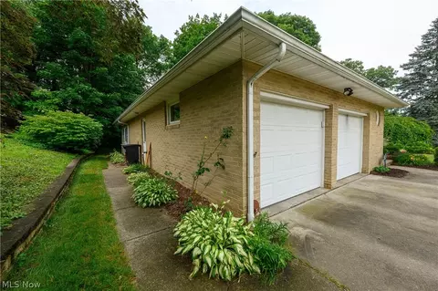 Exterior - 515 Overdale Ave NW, Canton, OH 44708 photo 4 of 9
