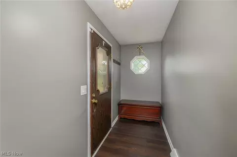 Entry Way - 515 Overdale Ave NW, Canton, OH 44708 photo 1 of 1