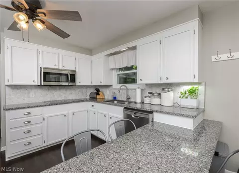 Kitchen - 515 Overdale Ave NW, Canton, OH 44708 photo 1 of 3