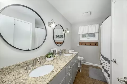 Bath - 515 Overdale Ave NW, Canton, OH 44708 photo 2 of 2