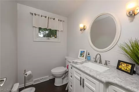 Bath - 515 Overdale Ave NW, Canton, OH 44708 photo 1 of 2