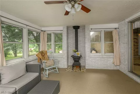 Exterior - 515 Overdale Ave NW, Canton, OH 44708 photo 6 of 9