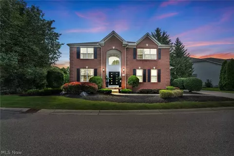 286 Preserve Ln, Macedonia, OH 44056