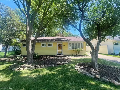 955 N Pasadena, Elyria, OH 44035