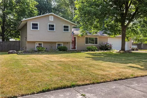 6641 Ridge Plaza Dr, North Ridgeville, OH 44039