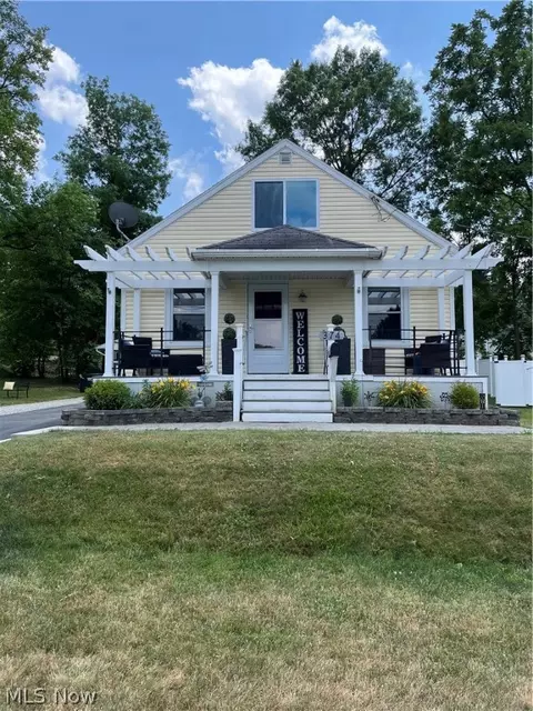 374 Washington Ave, Barberton, OH 44203