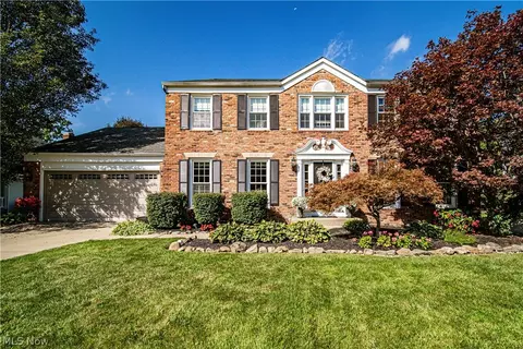 32281 N Burr Oak Dr, Solon, OH 44139