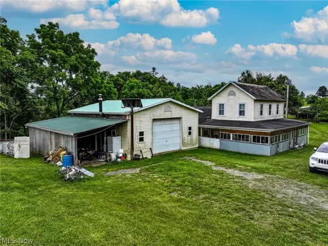 15985 Dog Rd, Newcomerstown, OH 43832