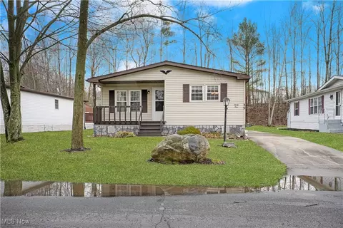 39 Cardinal Dr, Hiram, OH 44234