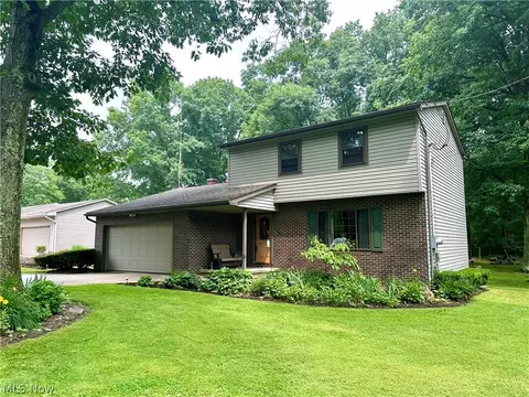 5695 Breezewood Dr SE, Brookfield, OH 44403