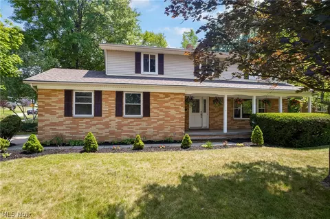 2730 Royalton Rd E, Brecksville, OH 44141