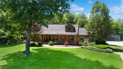 18438 Munn Rd, Chagrin Falls, OH 44023