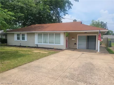 8852 W Ridgewood Dr, Parma Heights, OH 44130