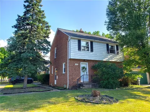 4856 Edsal Dr, Lyndhurst, OH 44124