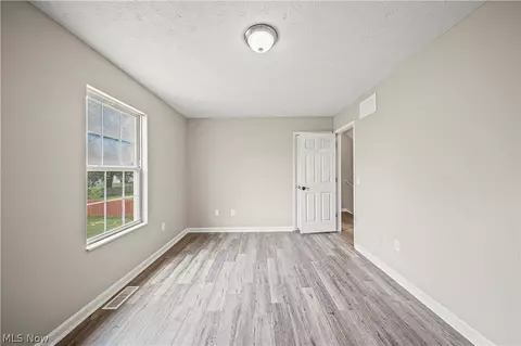 Bedroom - 9576 Cloverleaf Rd, Windham, OH 44288 photo 4 of 6
