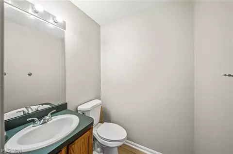 Bath - 9576 Cloverleaf Rd, Windham, OH 44288 photo 1 of 2