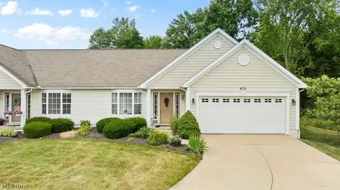 2405 Marbury Cir, Alliance, OH 44601