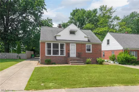 276 E 324th St, Willowick, OH 44095