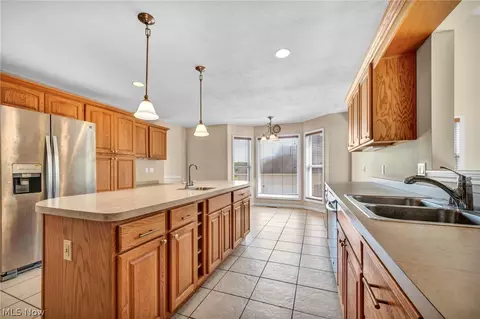 7510 Pinecrest Ln, Solon, OH 44139 photo 8