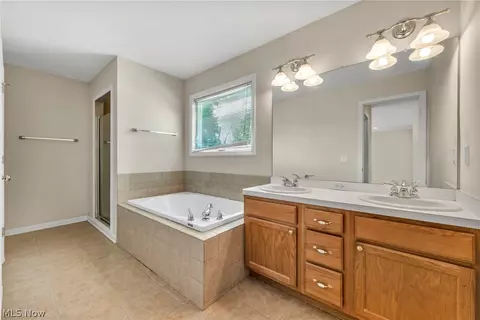 7510 Pinecrest Ln, Solon, OH 44139 photo 18