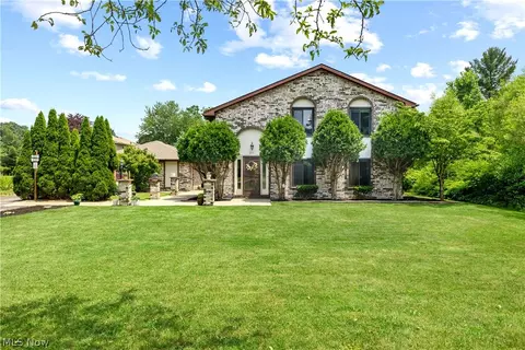 6295-6297 Saint Andrews Dr, Canfield, OH 44406