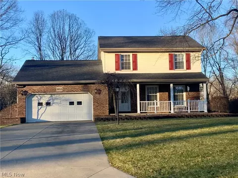 3802 Robert Frost Dr, Youngstown, OH 44511