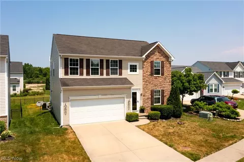 32064 Cottonwood Crst, North Ridgeville, OH 44039