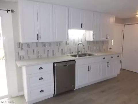 Kitchen - 513 Arabian Ct, Lagrange, OH 44050 photo 2 of 6