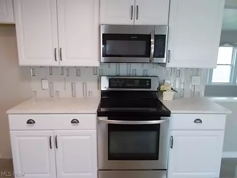 Kitchen - 513 Arabian Ct, Lagrange, OH 44050 photo 4 of 6