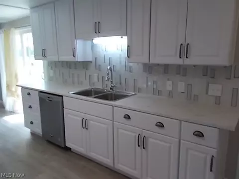 Kitchen - 513 Arabian Ct, Lagrange, OH 44050 photo 5 of 6