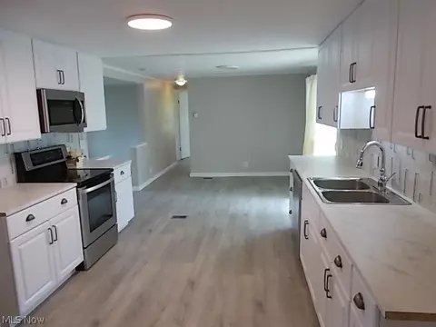Kitchen - 513 Arabian Ct, Lagrange, OH 44050 photo 6 of 6