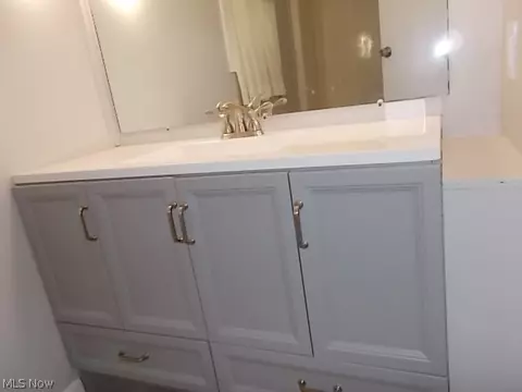 Bath - 513 Arabian Ct, Lagrange, OH 44050 photo 2 of 8