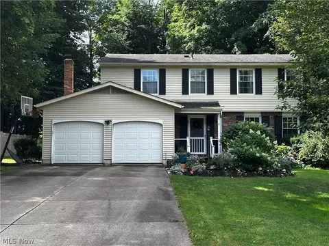 4670 Treetop Dr, Copley, OH 44321