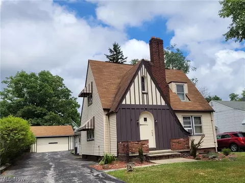 743 Washington Ct, Bedford, OH 44146