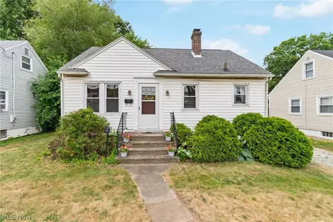 208 5th St NE, Barberton, OH 44203