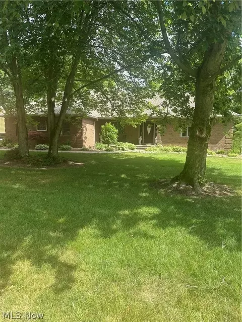 7499 Braewood Dr, Independence, OH 44131