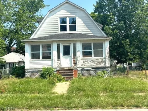 15815 Corsica Ave, Cleveland, OH 44110