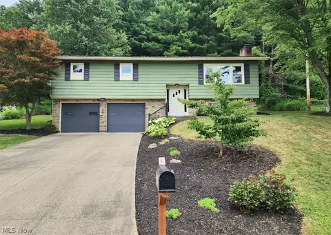 894 Green Dr, Coshocton, OH 43812